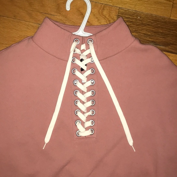 Pink cropped sweater with white strings - Picture 4 of 5